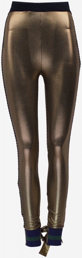 4156569_13469b8261_3065_packfront