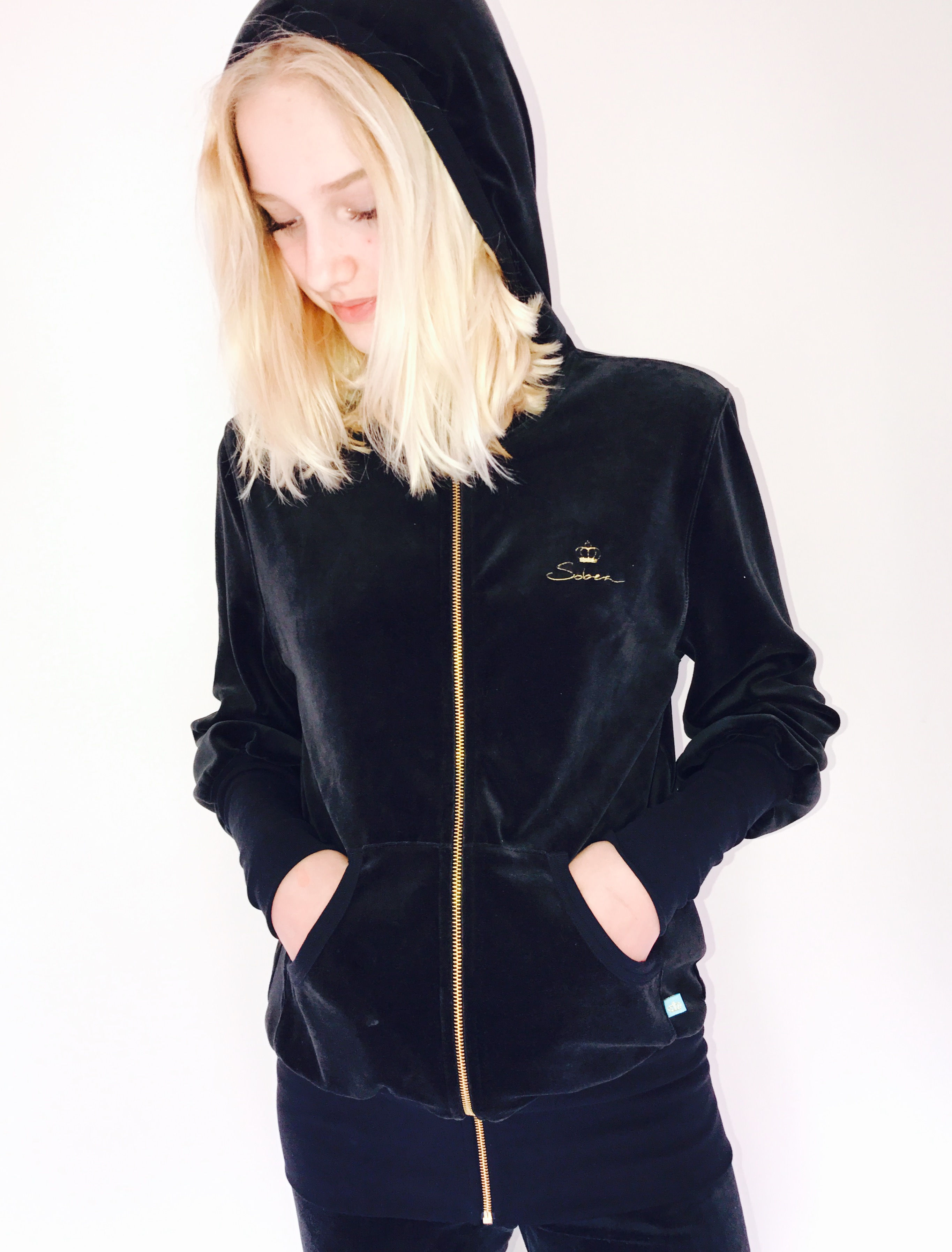 35687179-origpic-2517dc