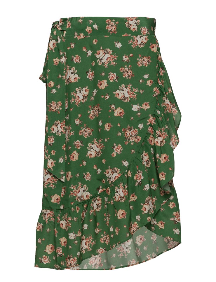 fws42305_cgreenrosesallover